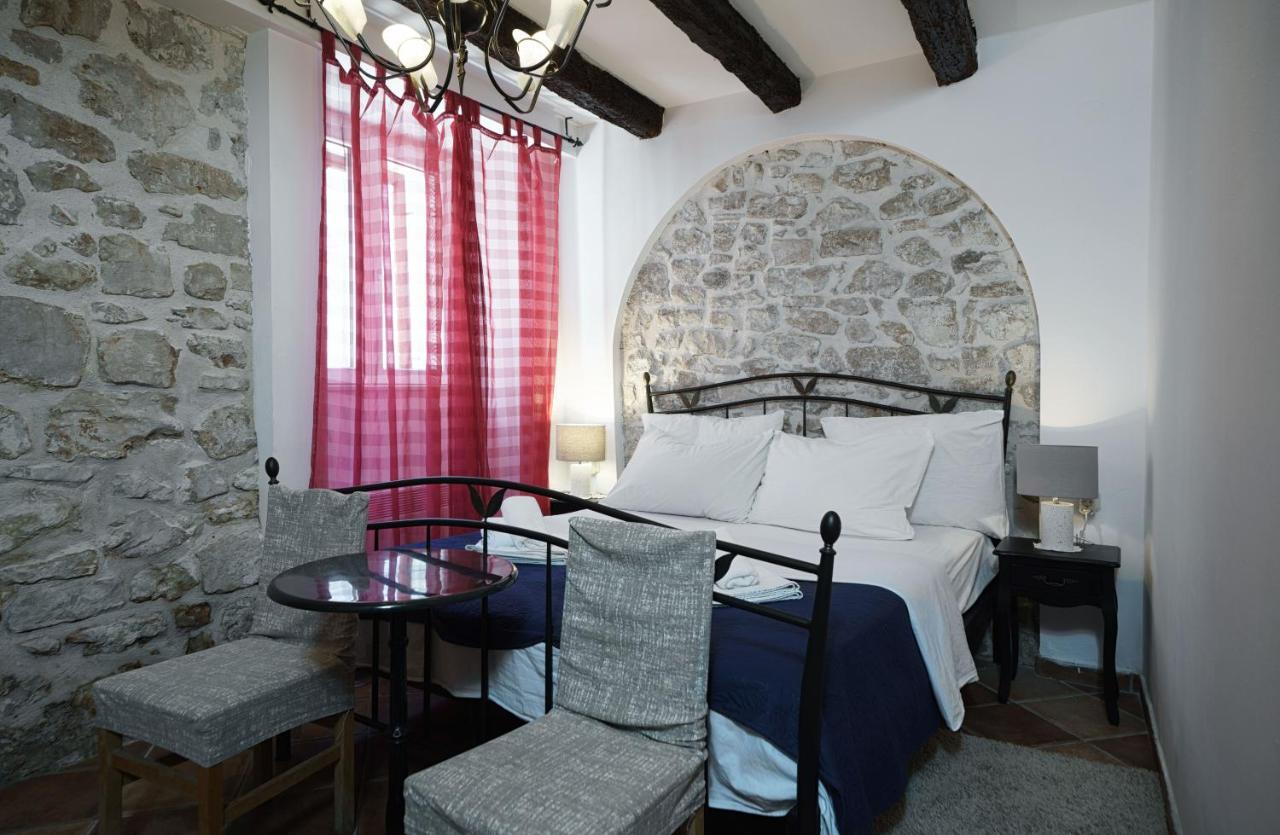 Heritage Residence In Center With Pool- Apartments Vodice Quarto foto