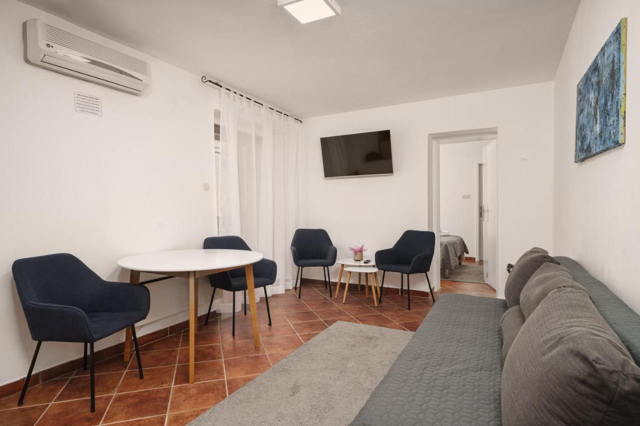 Heritage Residence In Center With Pool- Apartments Vodice Exterior foto
