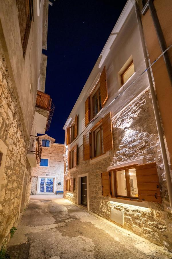 Heritage Residence In Center With Pool- Apartments Vodice Exterior foto